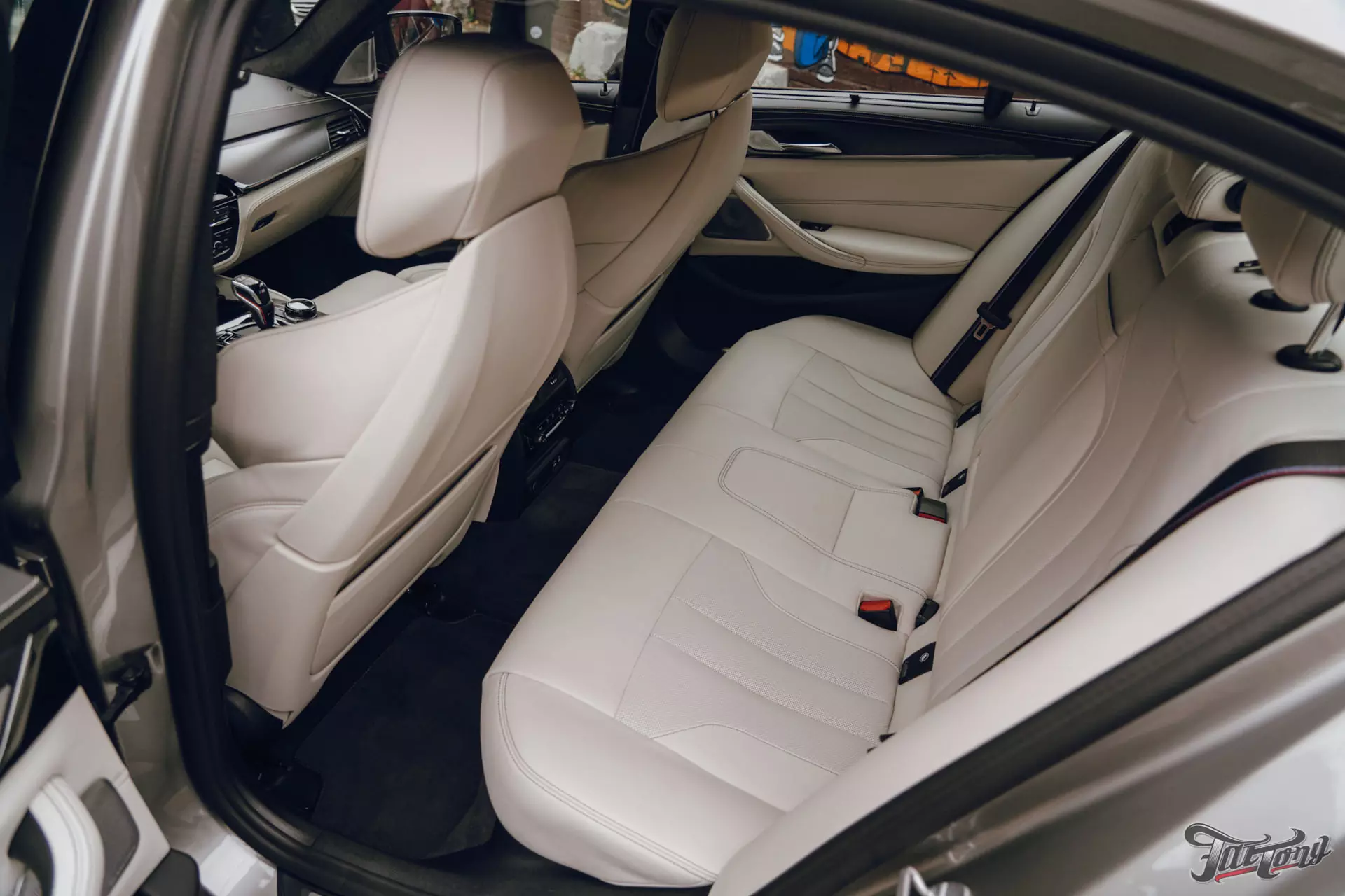 BMW M5. Новые кованые диски. Окрас дисков. Ремонт капота. Детейлинг